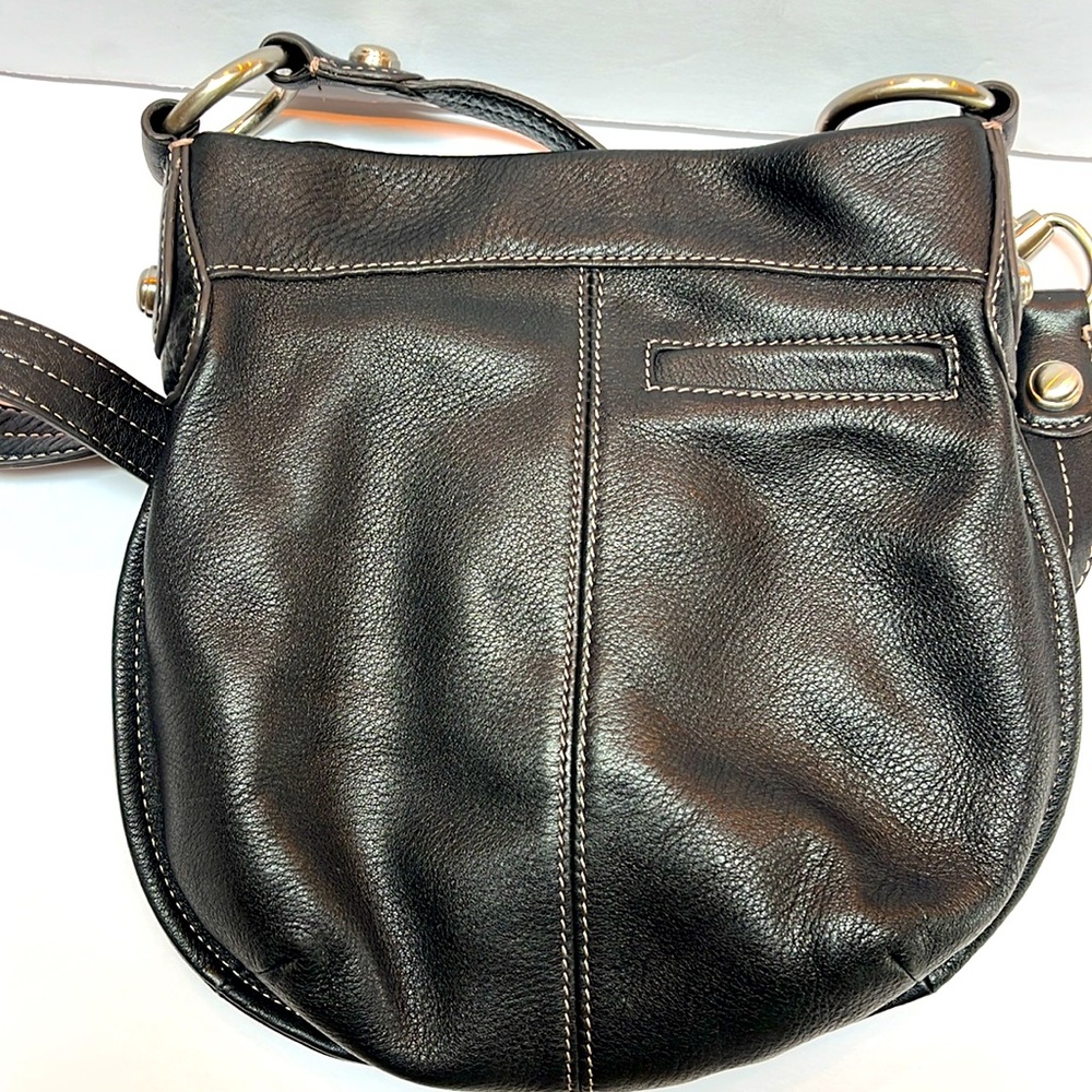 B Makowsky Crossbody Leather Purse - Picture 2 of 7